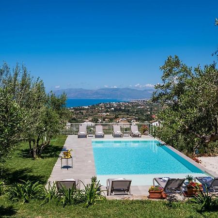 Villa Maria Con Piscina E Vista Mare 卡斯泰拉马莱 外观 照片