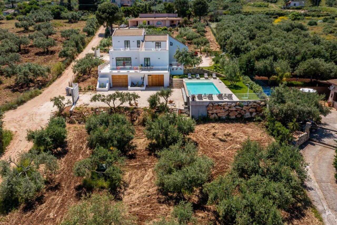 Villa Maria Con Piscina E Vista Mare 卡斯泰拉马莱 外观 照片