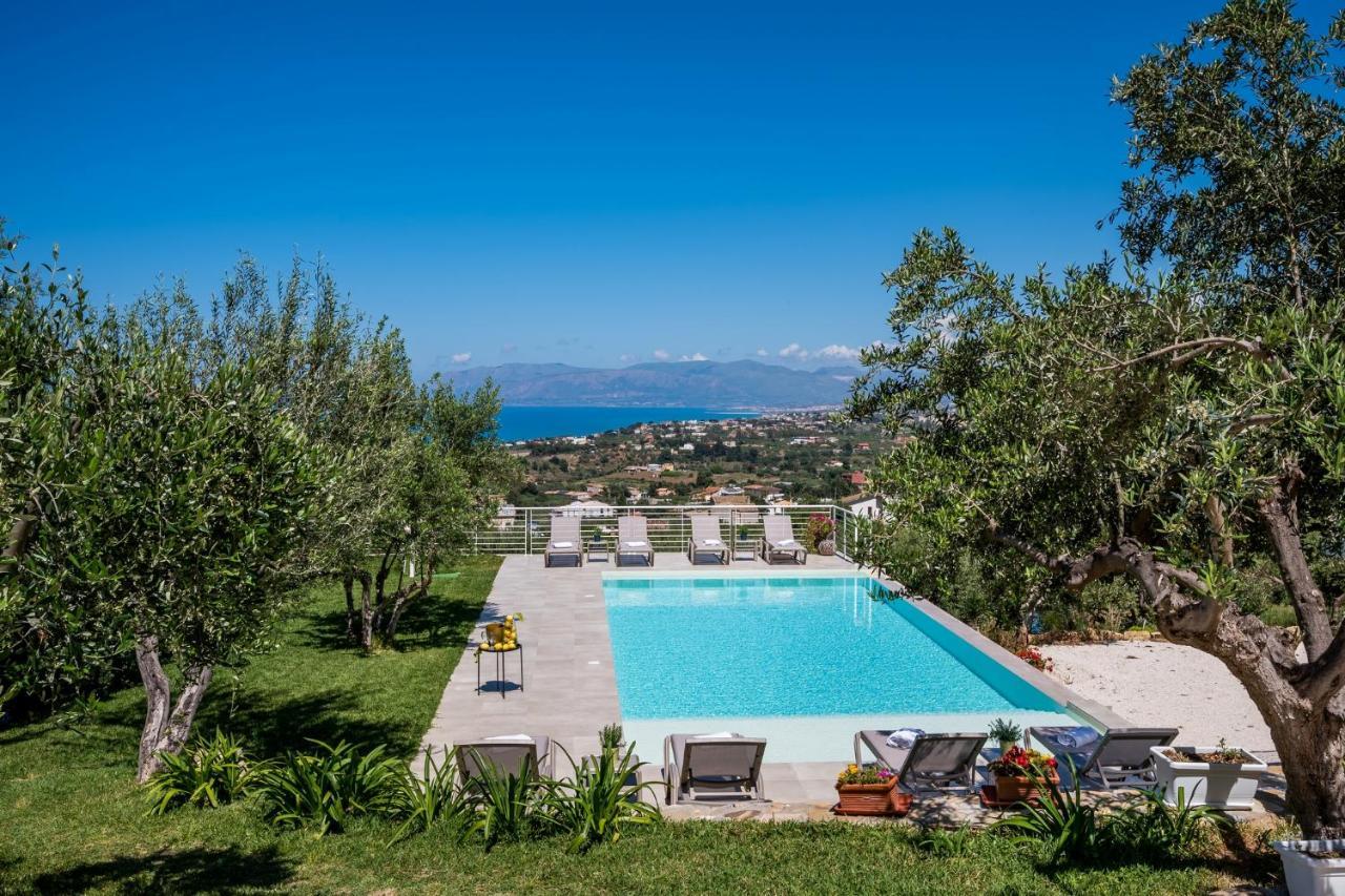 Villa Maria Con Piscina E Vista Mare 卡斯泰拉马莱 外观 照片