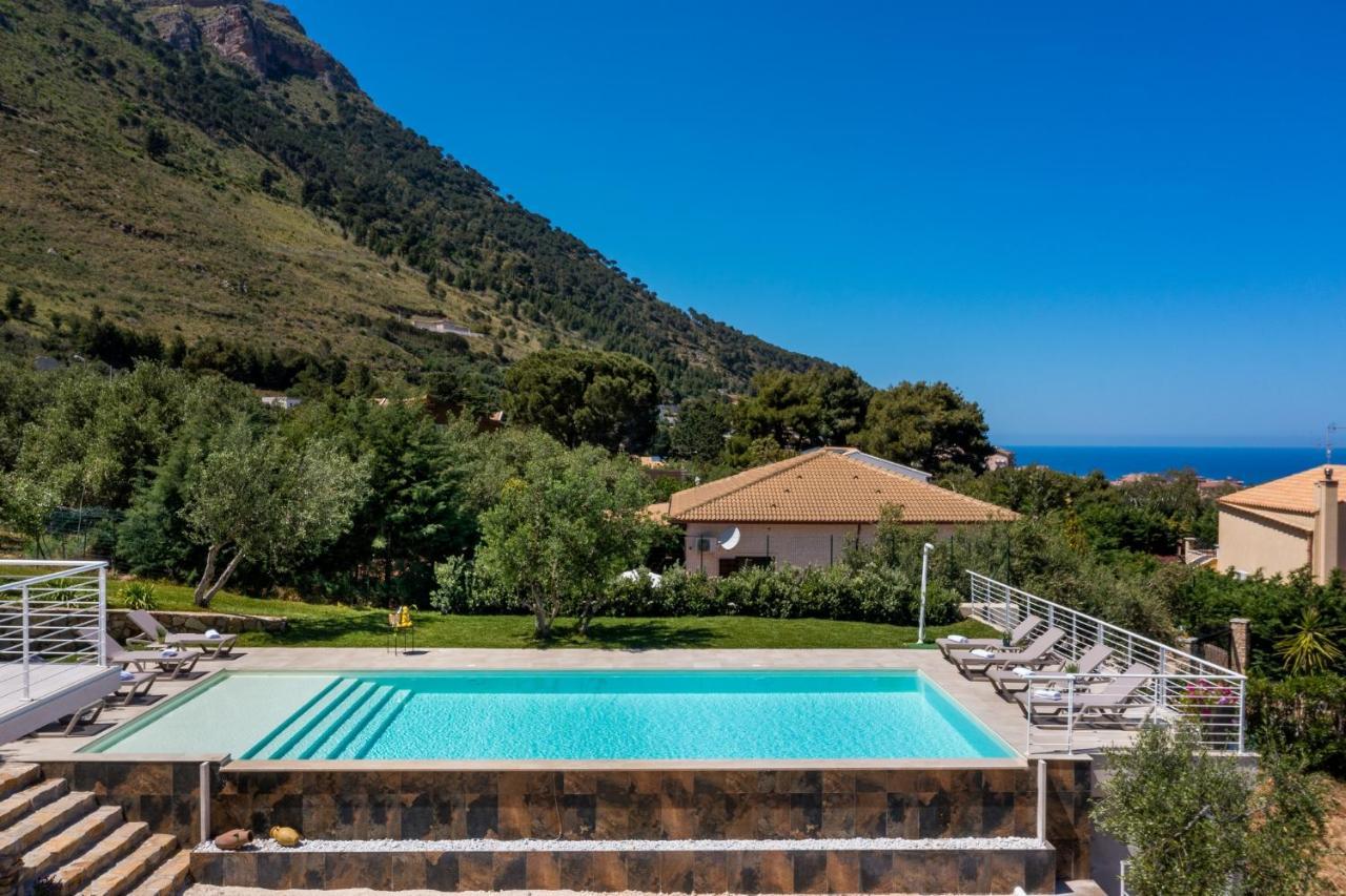 Villa Maria Con Piscina E Vista Mare 卡斯泰拉马莱 外观 照片