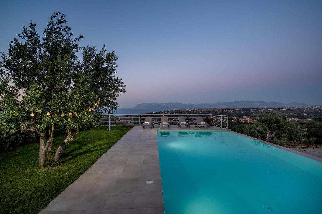 Villa Maria Con Piscina E Vista Mare 卡斯泰拉马莱 外观 照片