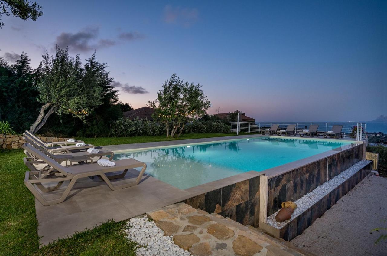 Villa Maria Con Piscina E Vista Mare 卡斯泰拉马莱 外观 照片