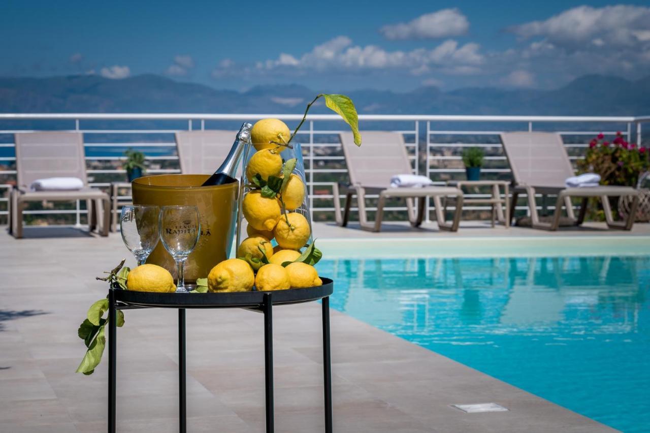 Villa Maria Con Piscina E Vista Mare 卡斯泰拉马莱 外观 照片