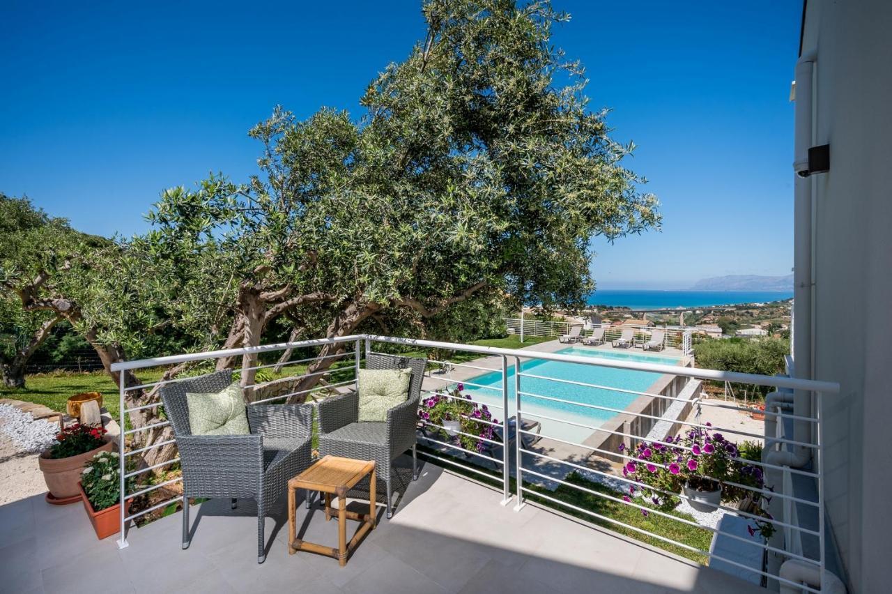 Villa Maria Con Piscina E Vista Mare 卡斯泰拉马莱 外观 照片