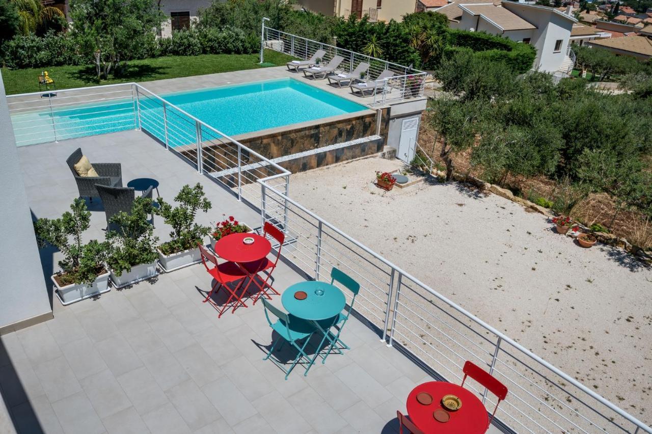 Villa Maria Con Piscina E Vista Mare 卡斯泰拉马莱 外观 照片