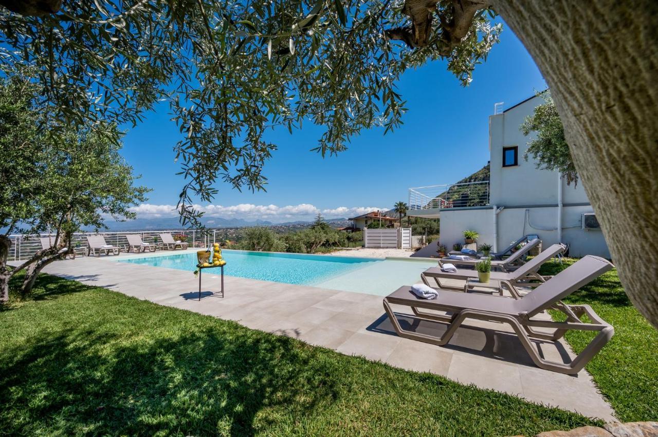 Villa Maria Con Piscina E Vista Mare 卡斯泰拉马莱 外观 照片