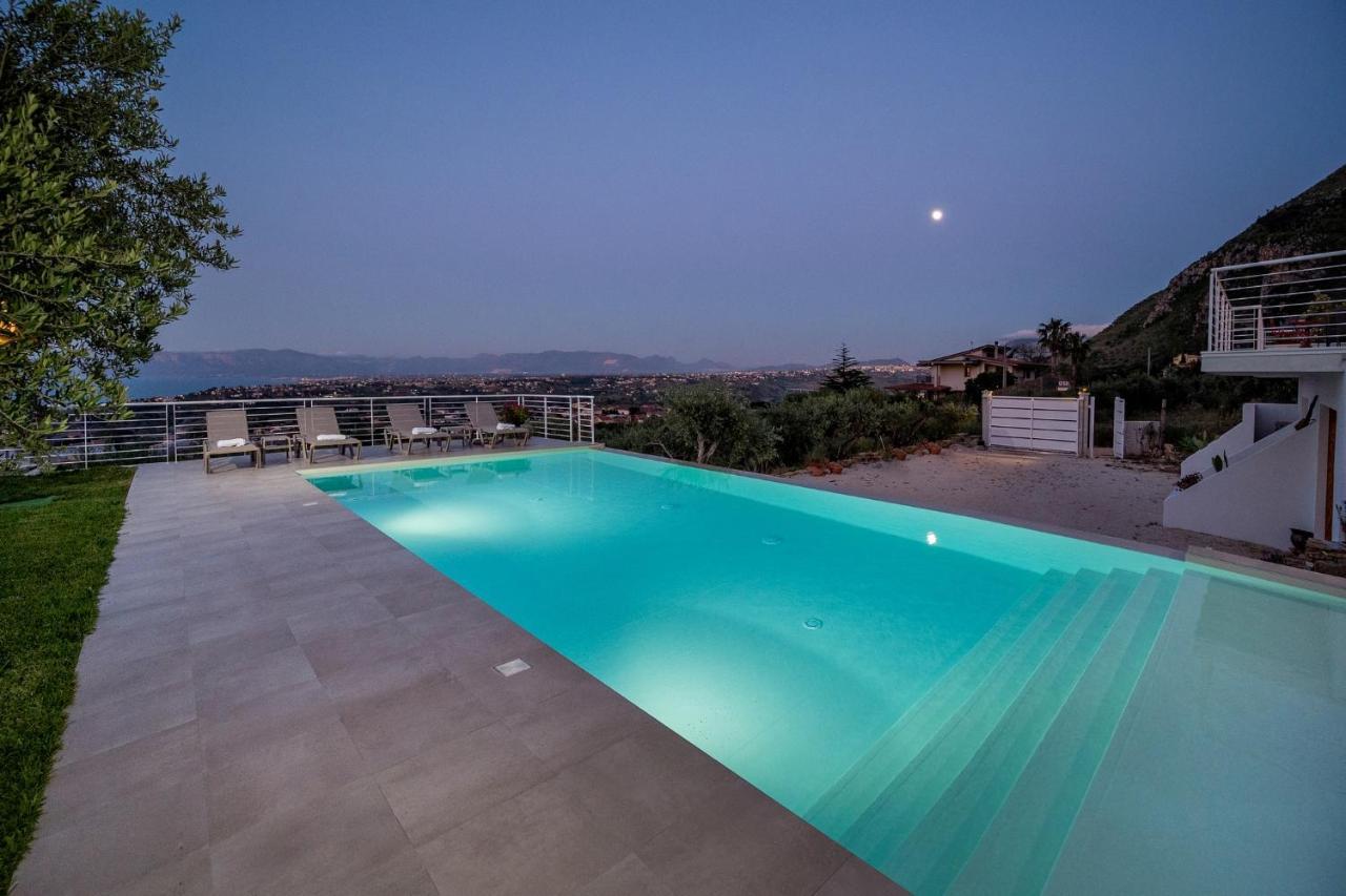 Villa Maria Con Piscina E Vista Mare 卡斯泰拉马莱 外观 照片