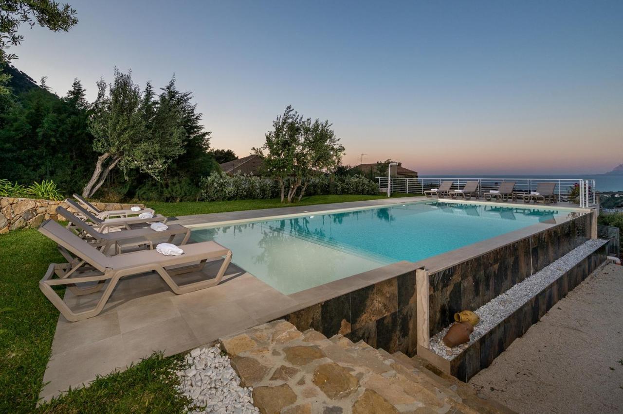 Villa Maria Con Piscina E Vista Mare 卡斯泰拉马莱 外观 照片