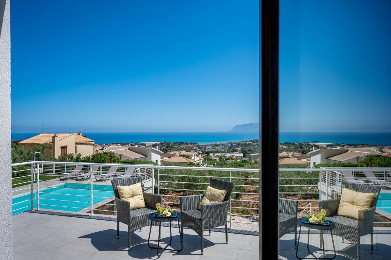 Villa Maria Con Piscina E Vista Mare 卡斯泰拉马莱 客房 照片