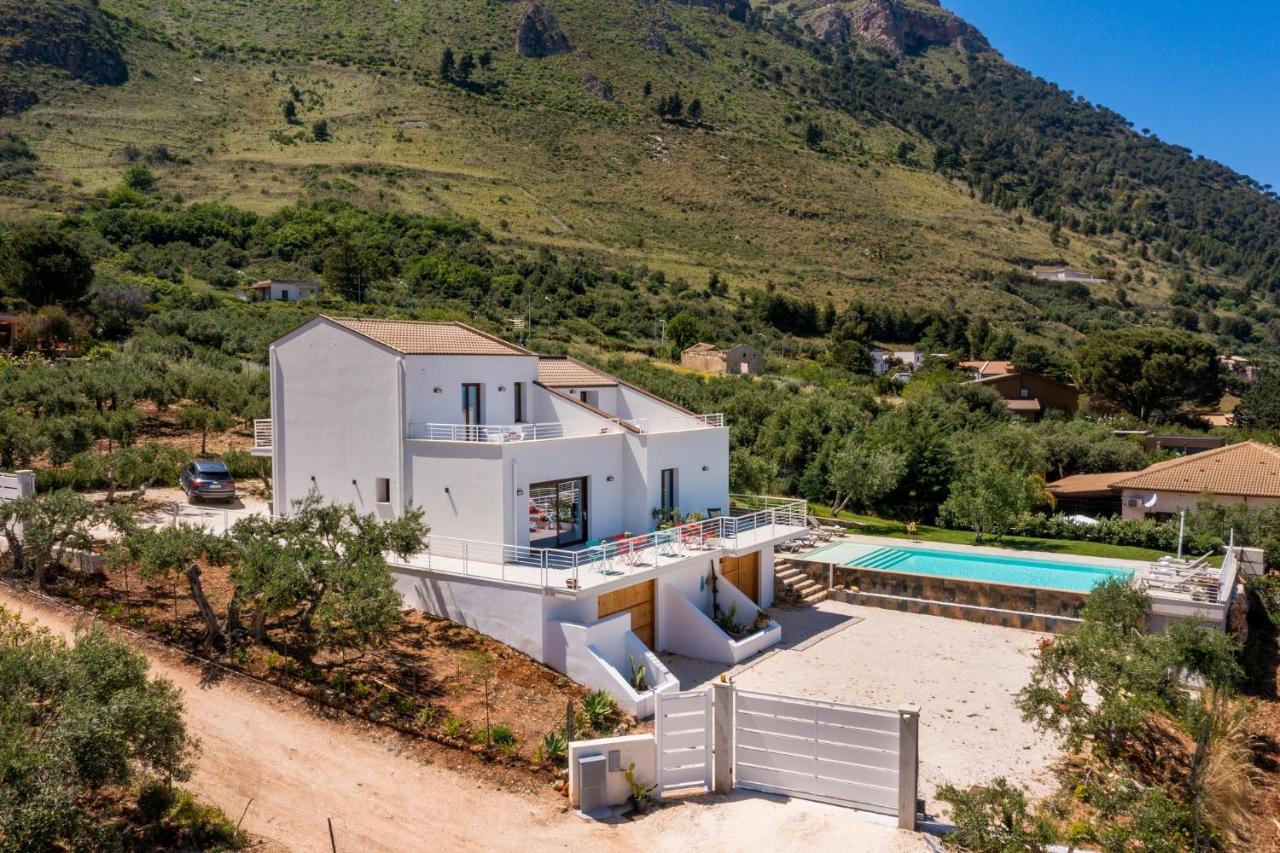 Villa Maria Con Piscina E Vista Mare 卡斯泰拉马莱 外观 照片