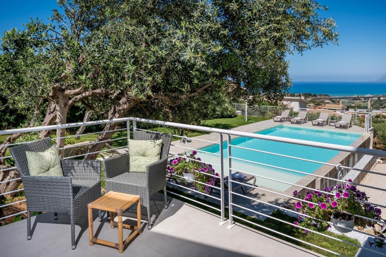 Villa Maria Con Piscina E Vista Mare 卡斯泰拉马莱 外观 照片