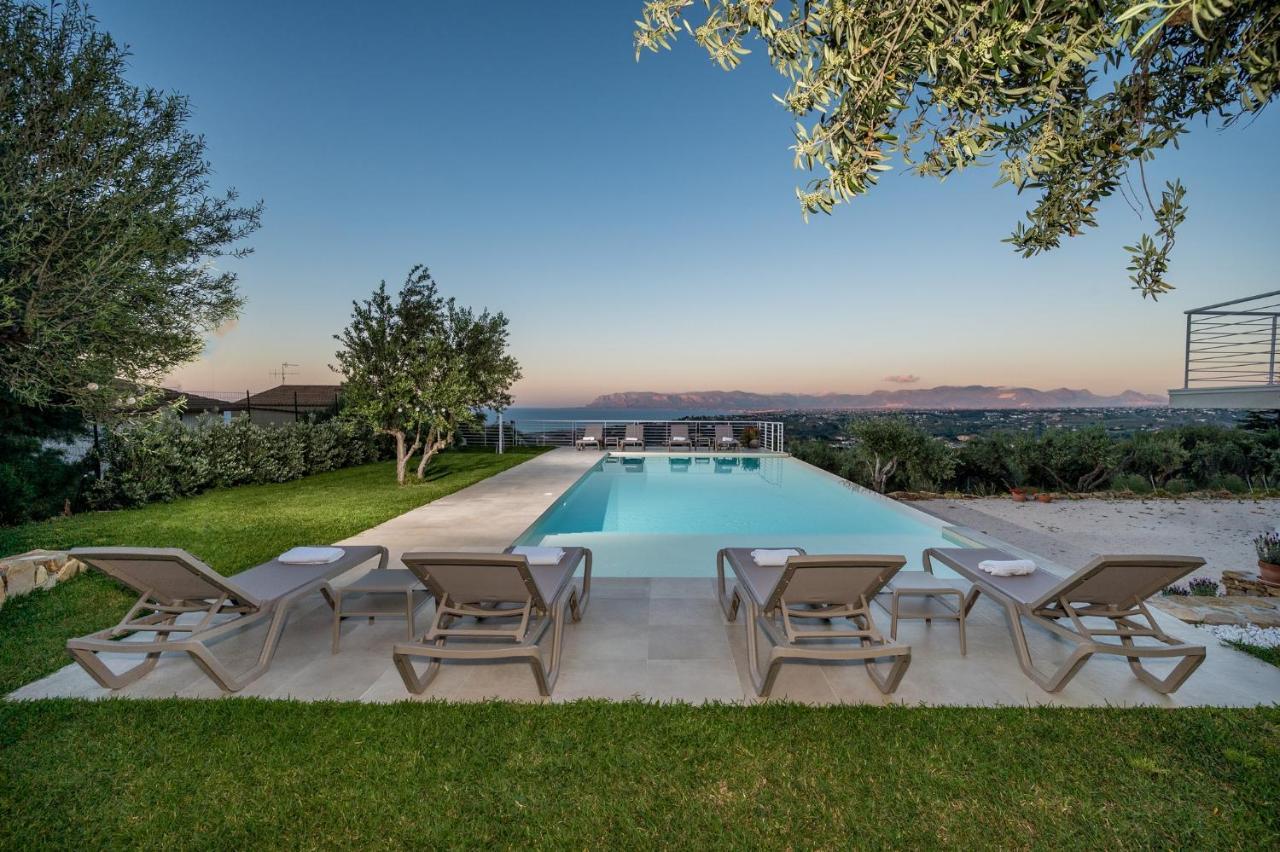 Villa Maria Con Piscina E Vista Mare 卡斯泰拉马莱 外观 照片