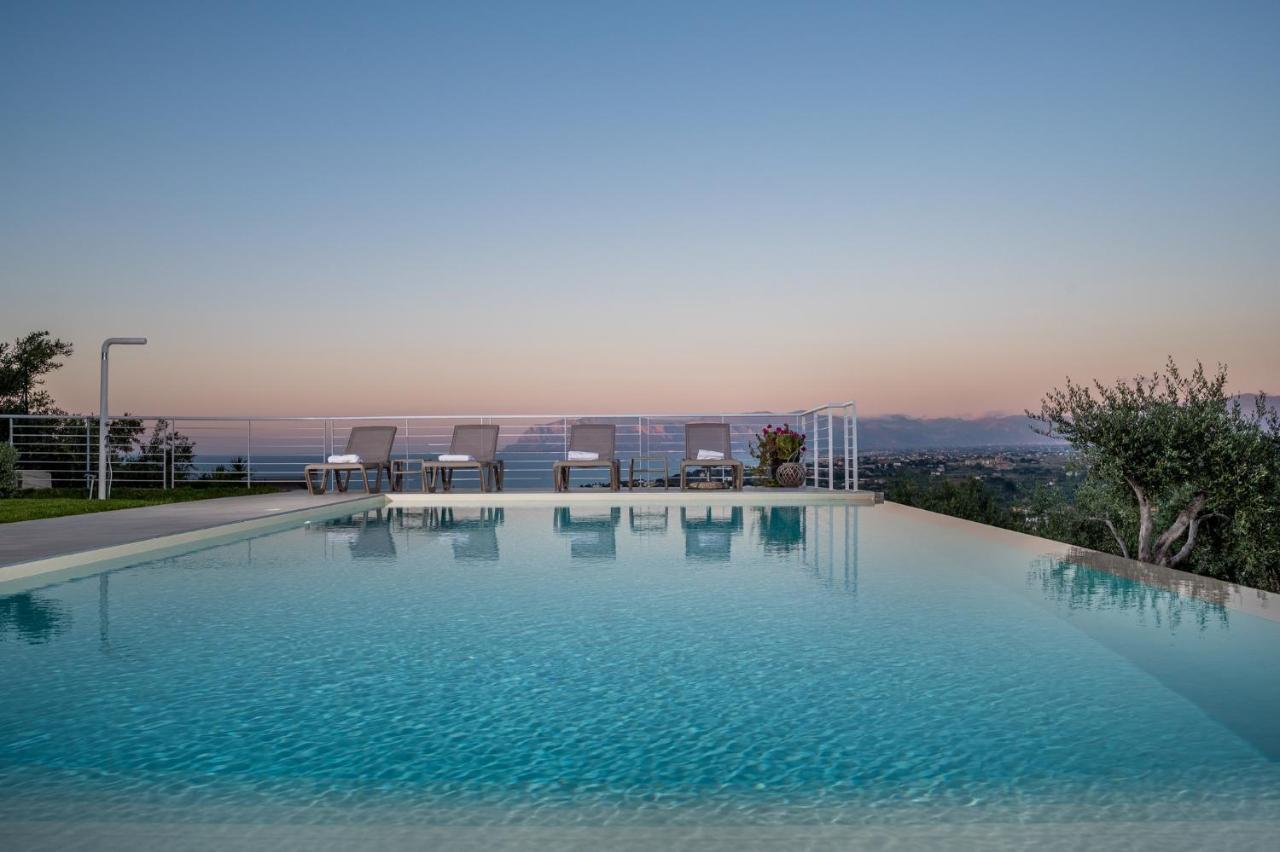 Villa Maria Con Piscina E Vista Mare 卡斯泰拉马莱 外观 照片