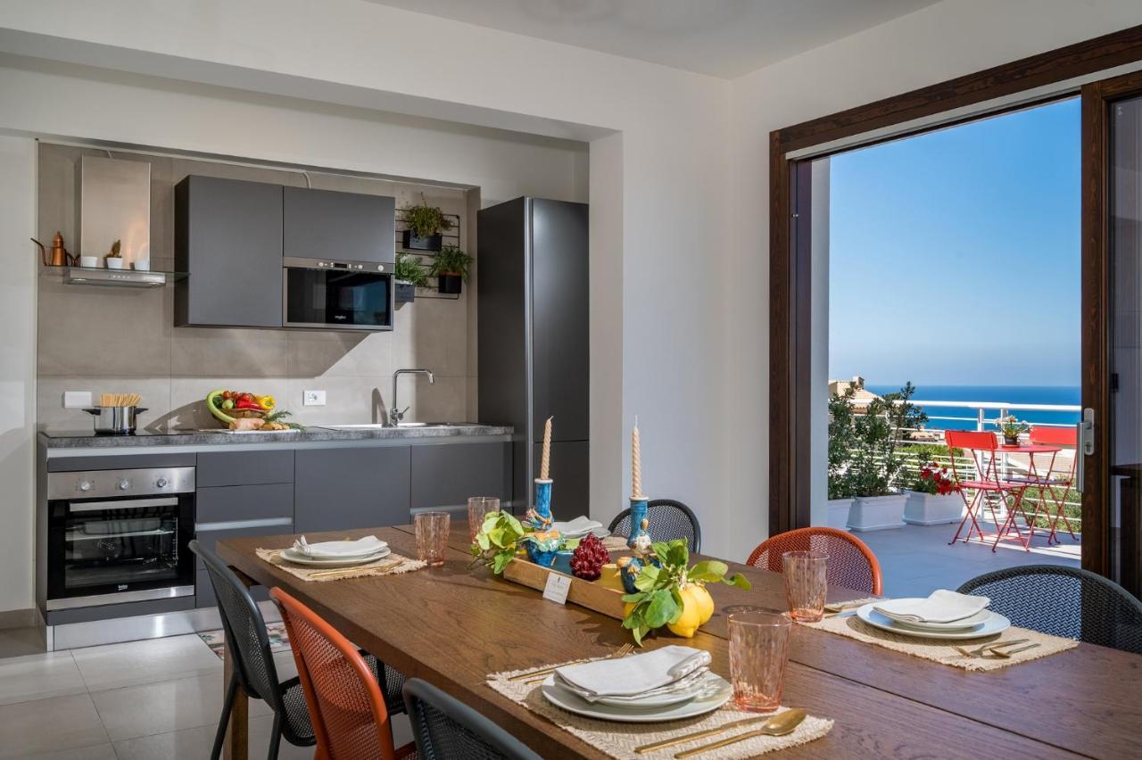 Villa Maria Con Piscina E Vista Mare 卡斯泰拉马莱 外观 照片