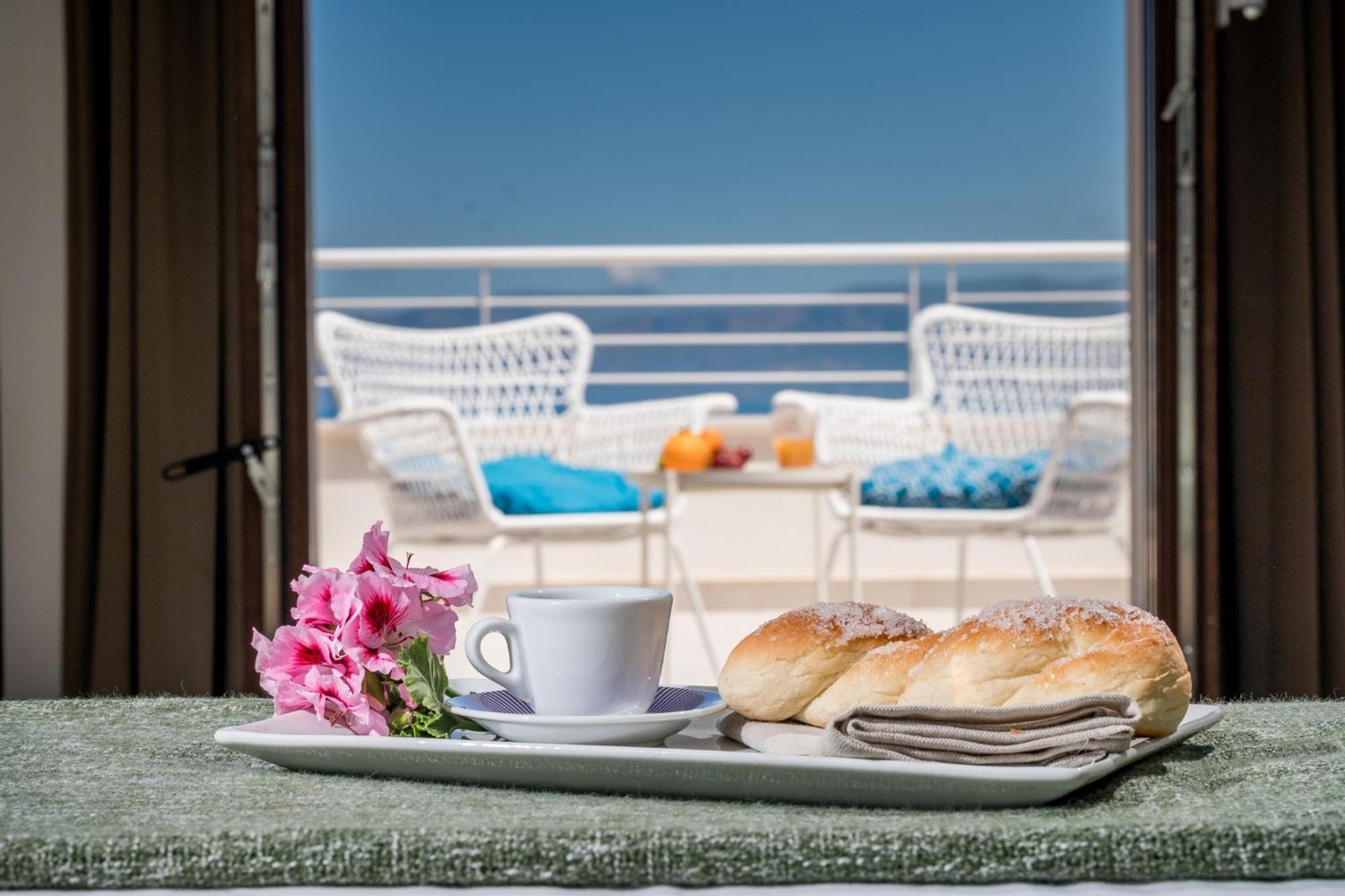 Villa Maria Con Piscina E Vista Mare 卡斯泰拉马莱 客房 照片