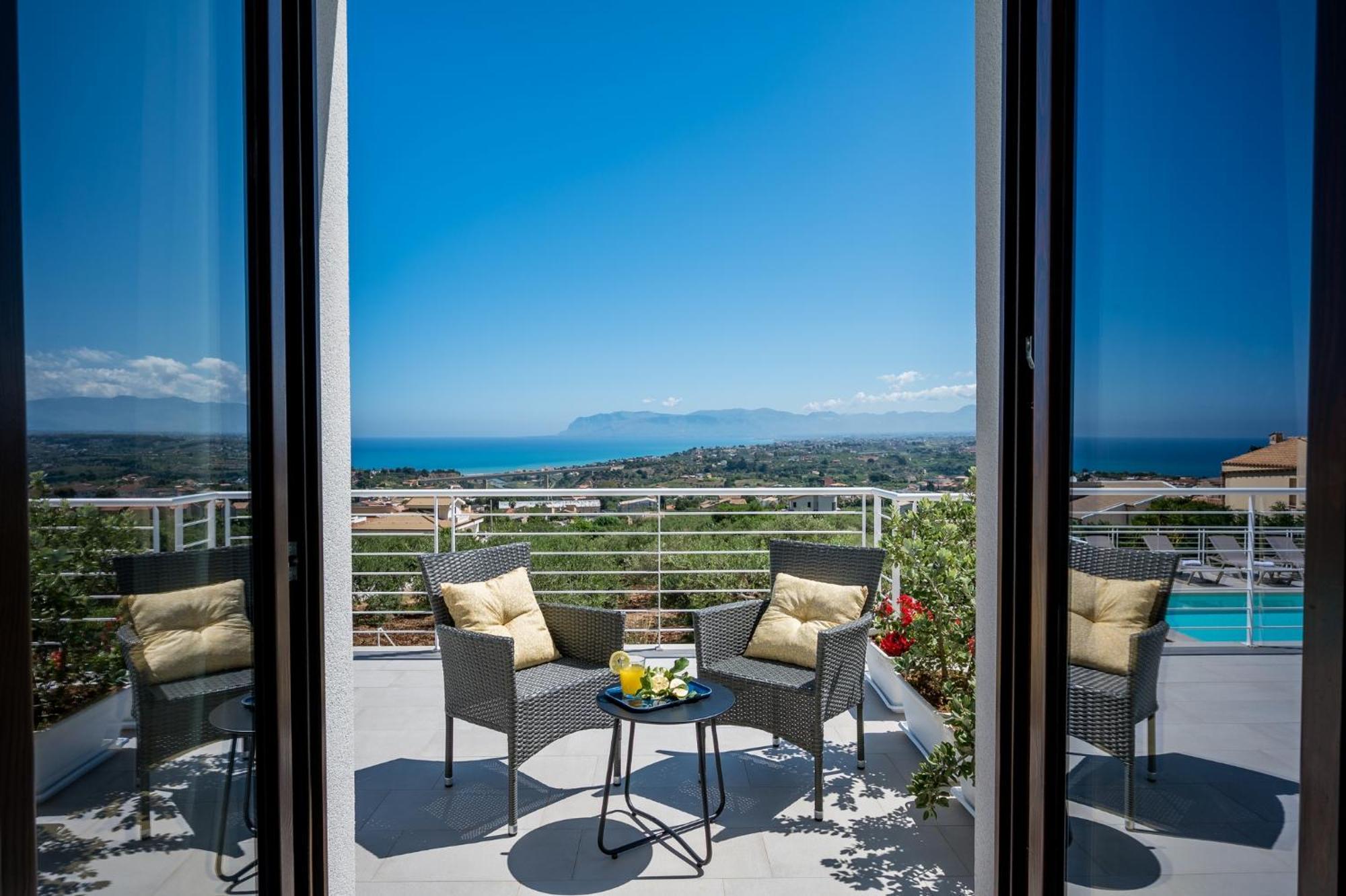 Villa Maria Con Piscina E Vista Mare 卡斯泰拉马莱 客房 照片