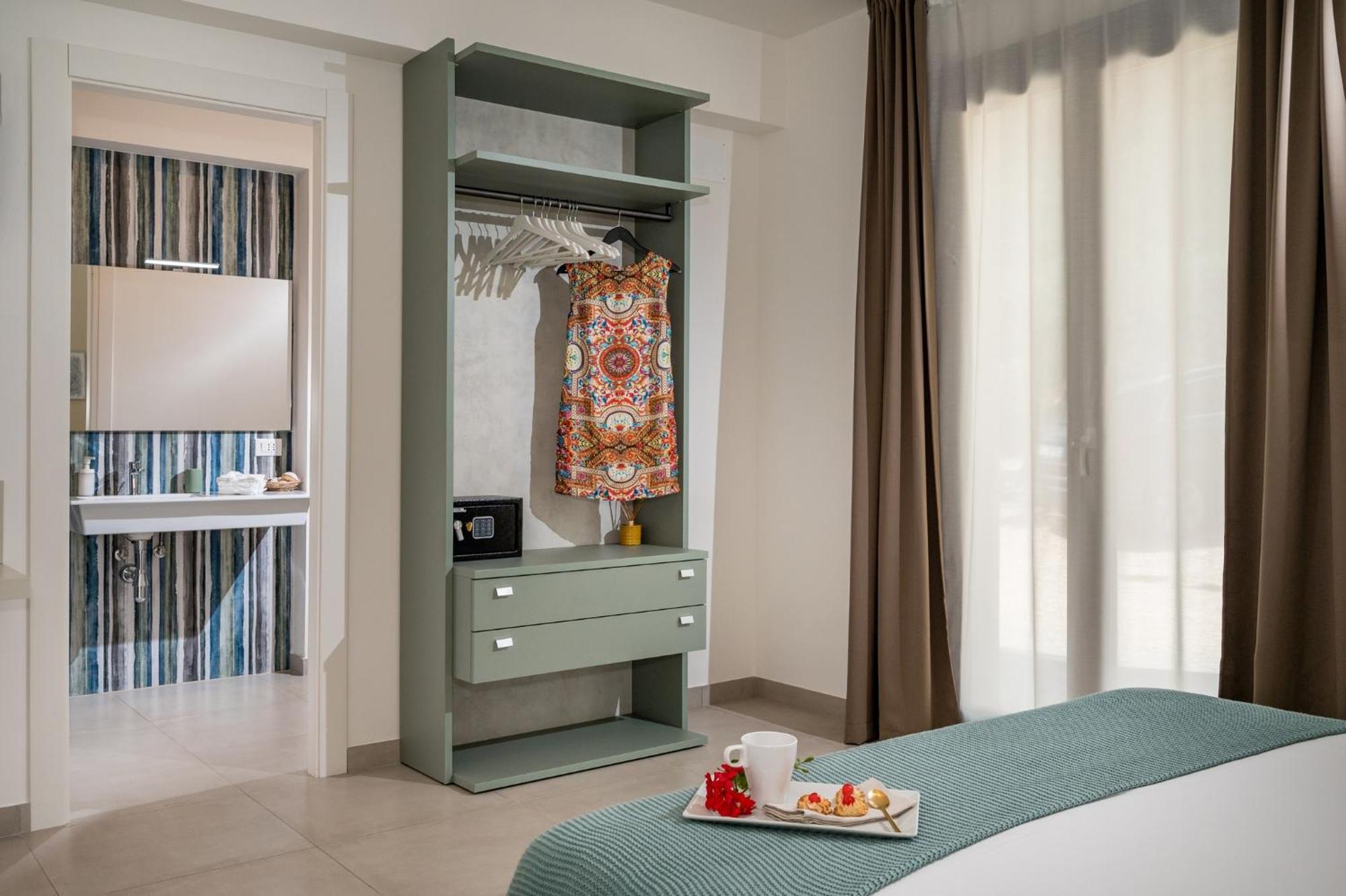 Villa Maria Con Piscina E Vista Mare 卡斯泰拉马莱 客房 照片